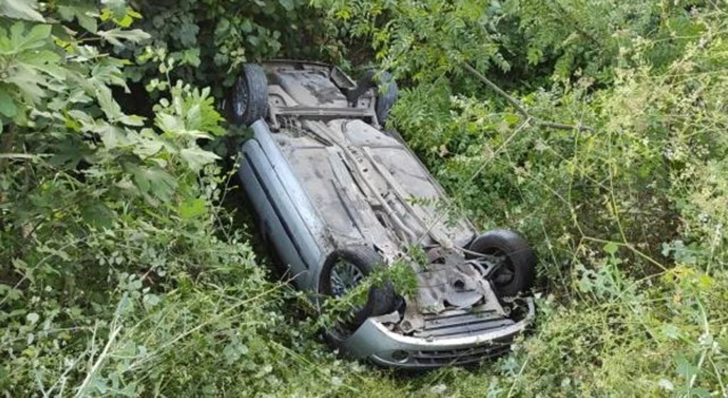 Samsun'da otomobilin devrilmesi sonucu aynı aileden 3 kişi yaralandı