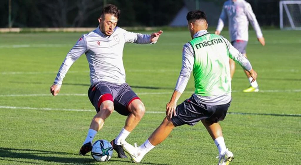Samsunspor'un yeni transferi kampa katıldı
