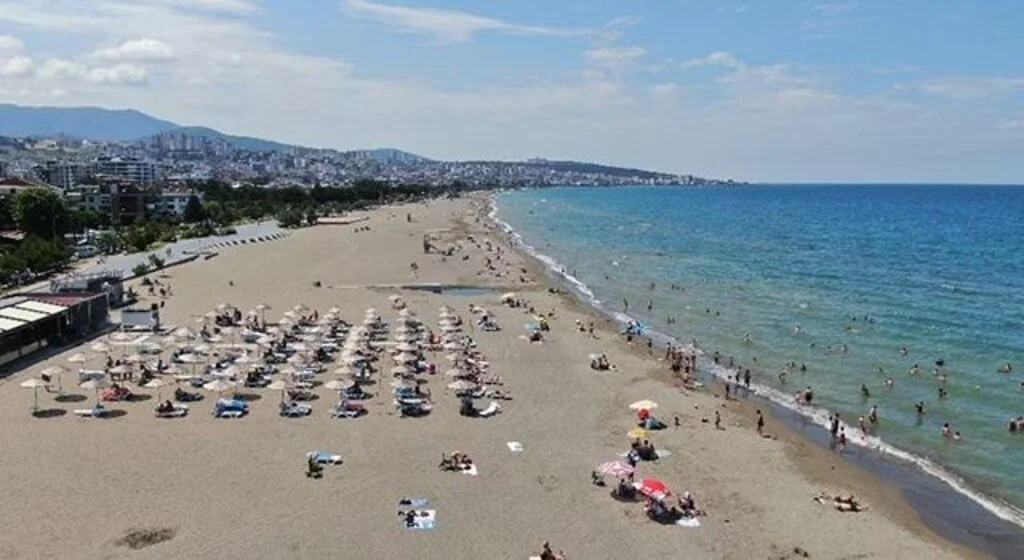 Samsun’un mavi bayraklı plajları doldu