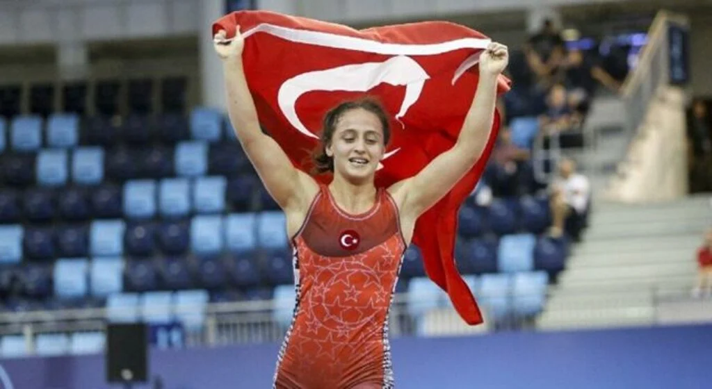 Selvi İlyasoğlu tarihe geçti! Atatürk’ün izinde…
