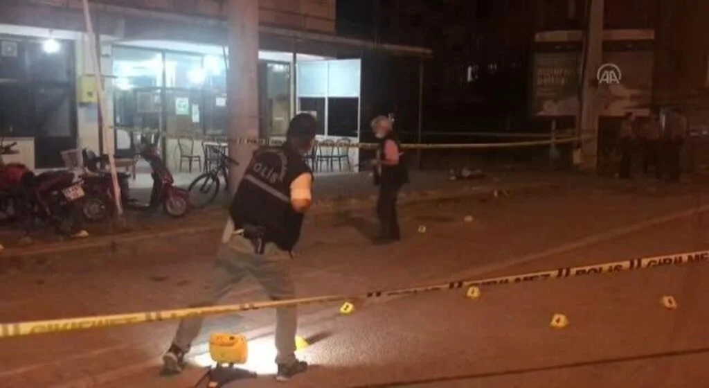 Son dakika haber... Kahvehanede oturanlara silahlı saldırı: 1 öldü, 3 yaralı