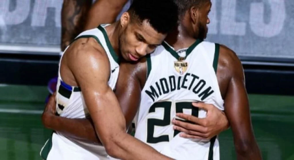 Suns’ı Yenen Bucks Durumu 2-2 Yaptı