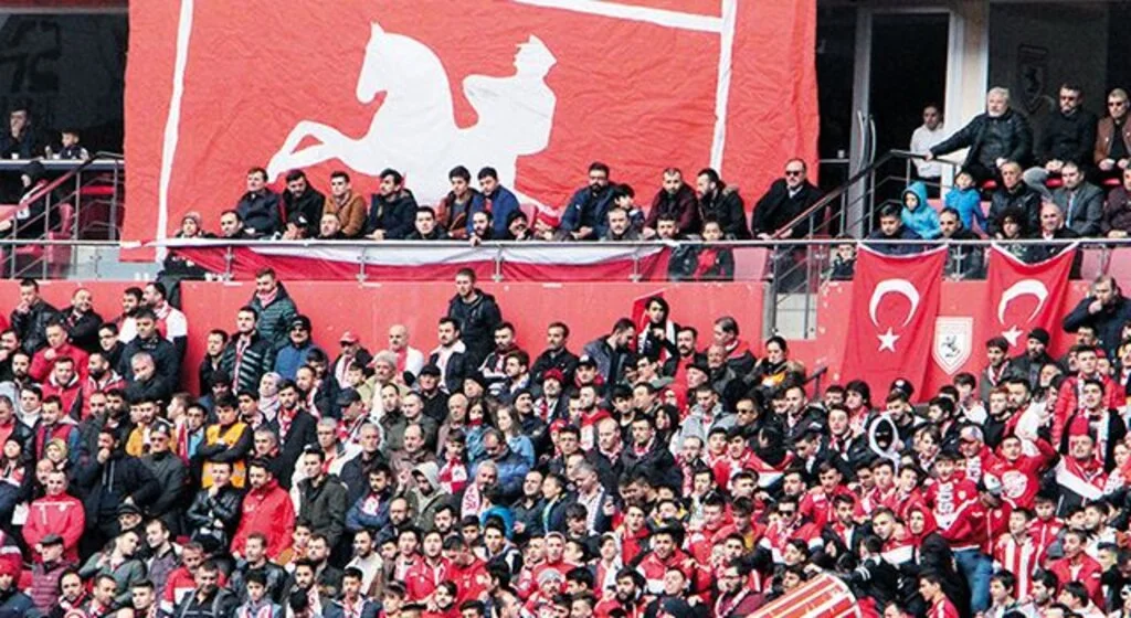 Taraftar Kenetlendi Şampiyonluk Bekliyor