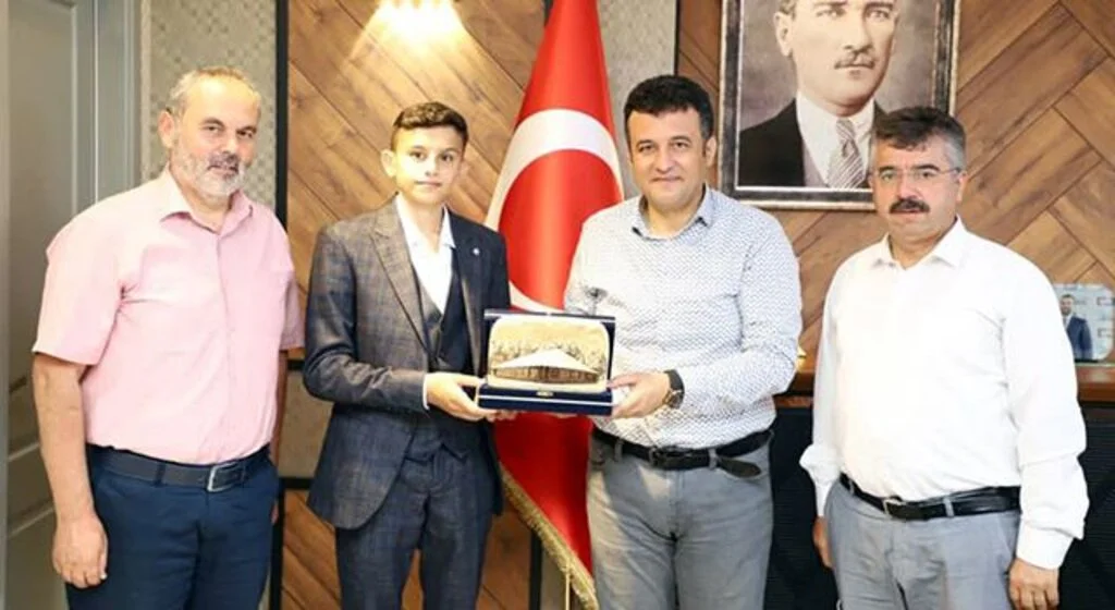 Türkiye birincisi öğrenciye hediye