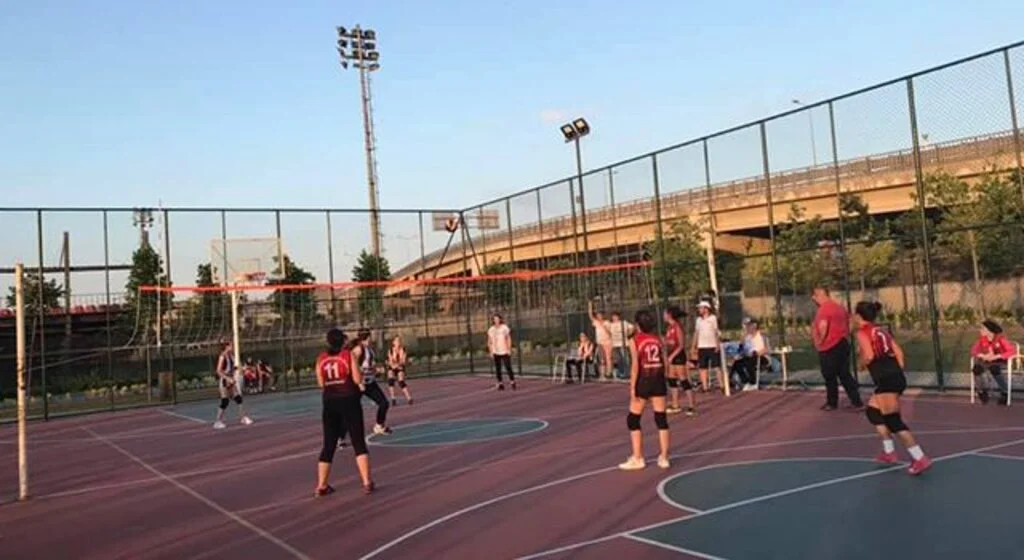 Voleybol Şenliği Başladı