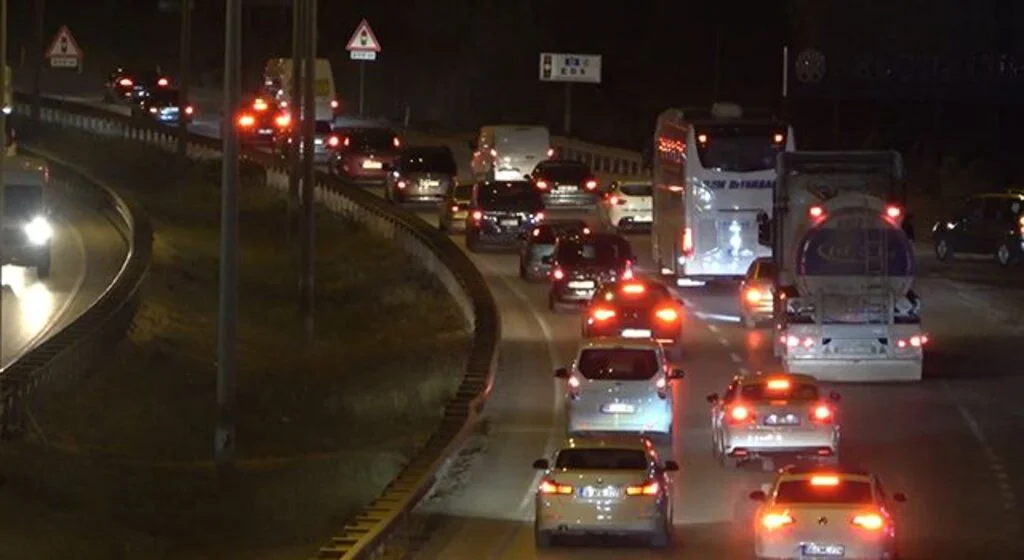 Yollar 'kilit' durumda   