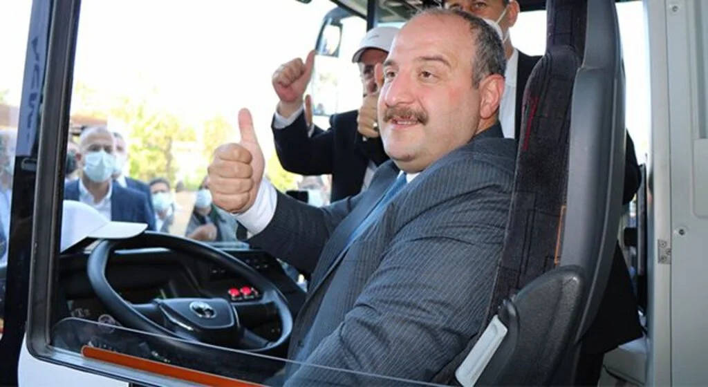 Yüzde 100 yerli ve elektrikli otobüsü Bakan Varank sürerek Samsun’a getirdi