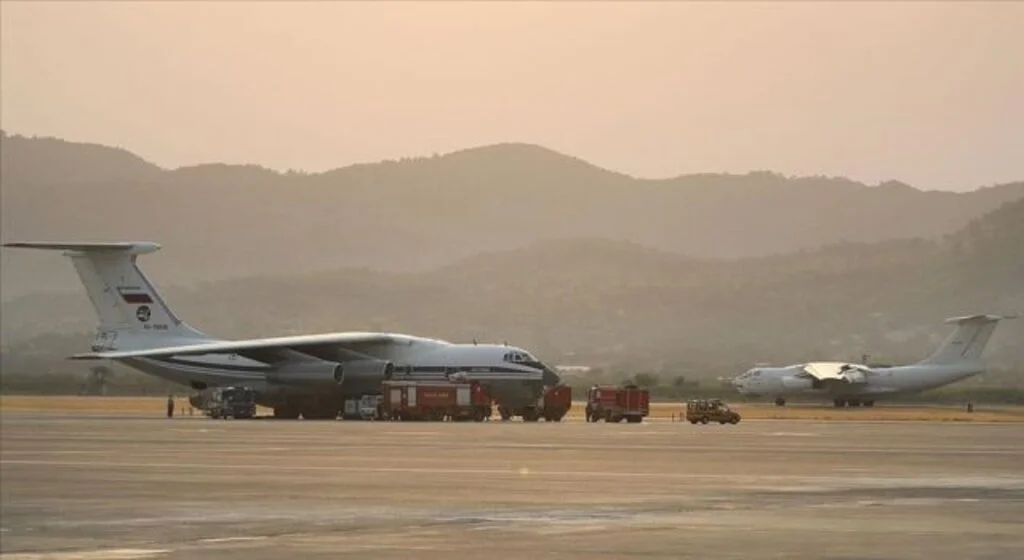 Alevlere karşı zamanla yarışan uçak pilotlarının zorlu mesaisi başladı