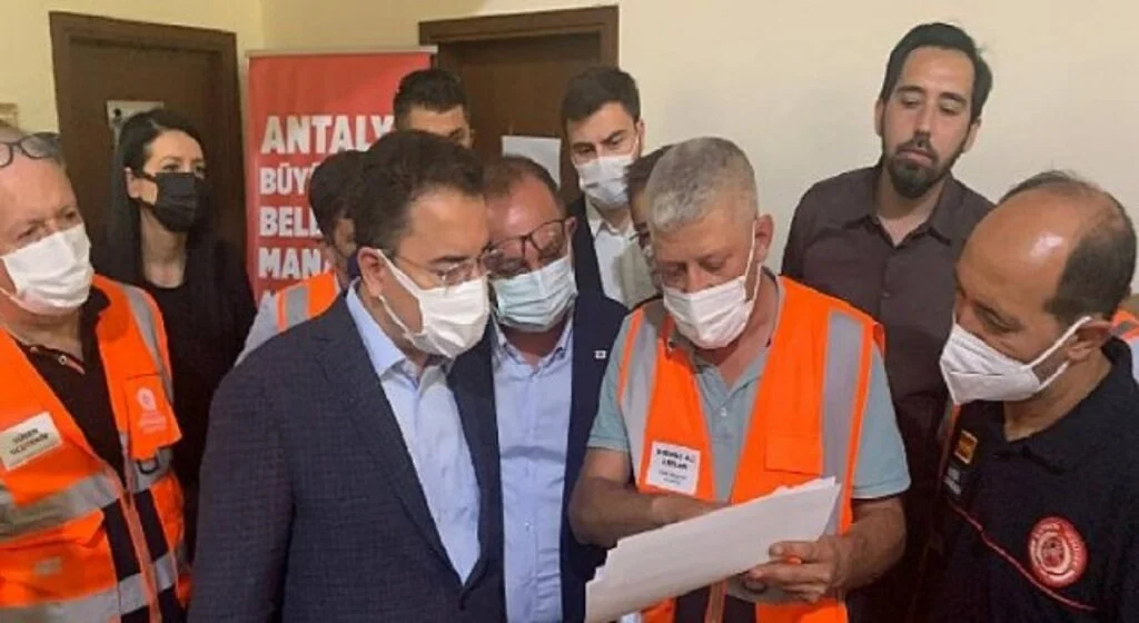 Ali Babacan afet bölgesinde  ‘Yangına tedbirsiz yakalanmak affedilemez’