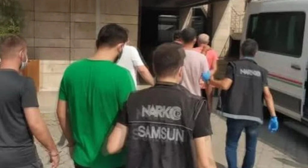 Baba ve 2 oğlu uyuşturucu ticaretinden tutuklandı