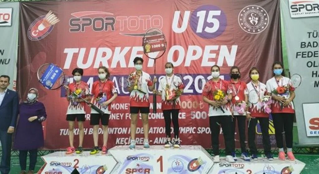 Badmintonculardan Büyük Başarı