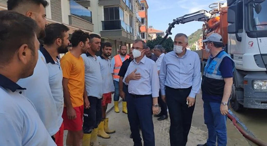 Bafra'da komşuya yardım tırı gönderdi 