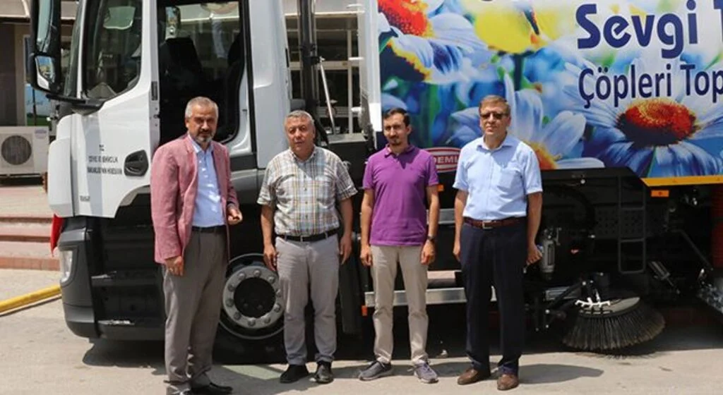 Bafra'ya yeni yol  süpürme aracı 