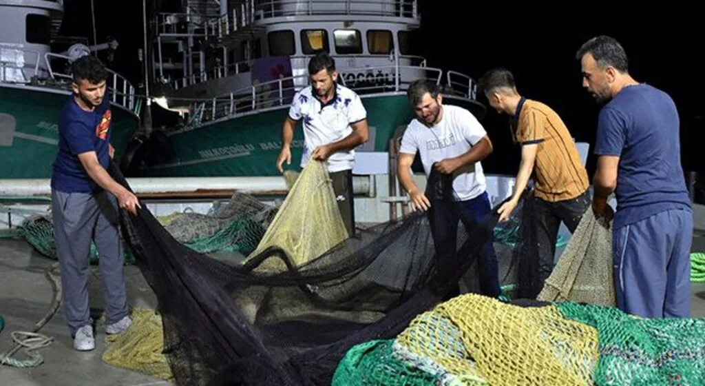 Balıkçılar 'VİRA BİSMİLLAH' diyerek denize açıldı