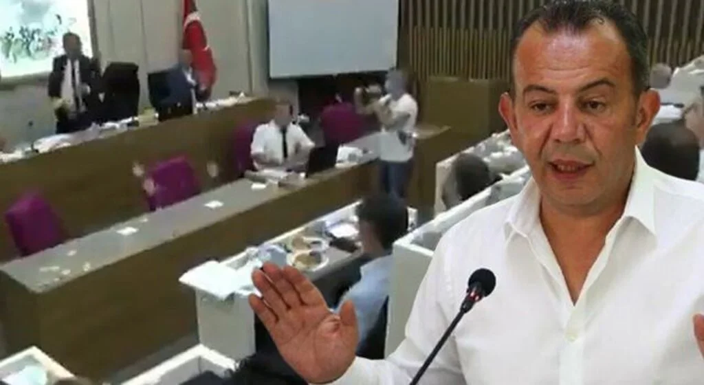 Bolu Belediye Başkanı Tanju Özcan, AK Partili üyelere çay fırlattı