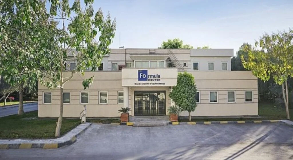 Çimsa Nona, kendini de havayı da temizliyor
