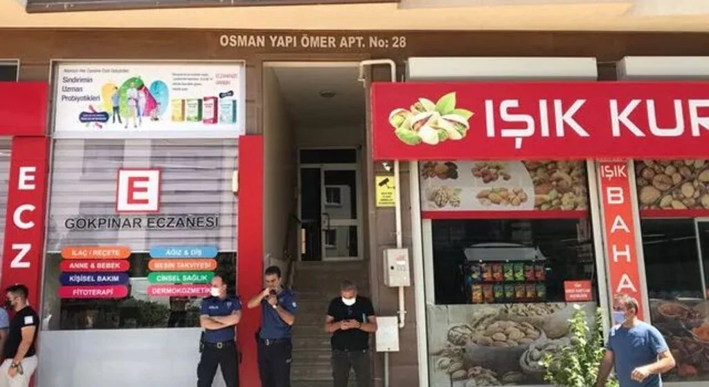 Cinnet getiren baba, eşini ve kızını öldürüp intihar etti
