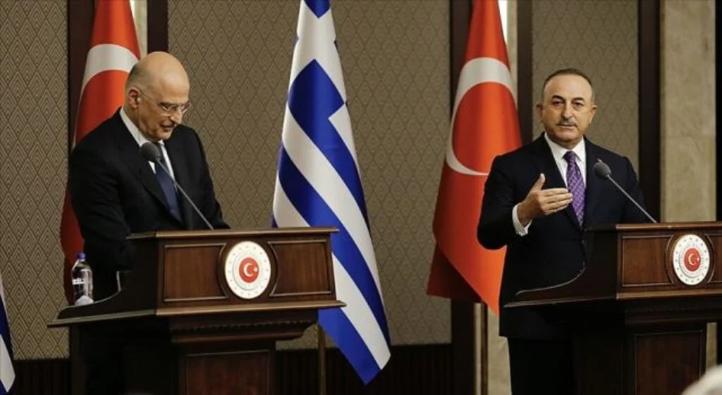 Dışişleri Bakanı Çavuşoğlu'ndan Yunan mevkidaşına Yunanistan'daki yangınlar nedeniyle geçmiş olsun telefonu
