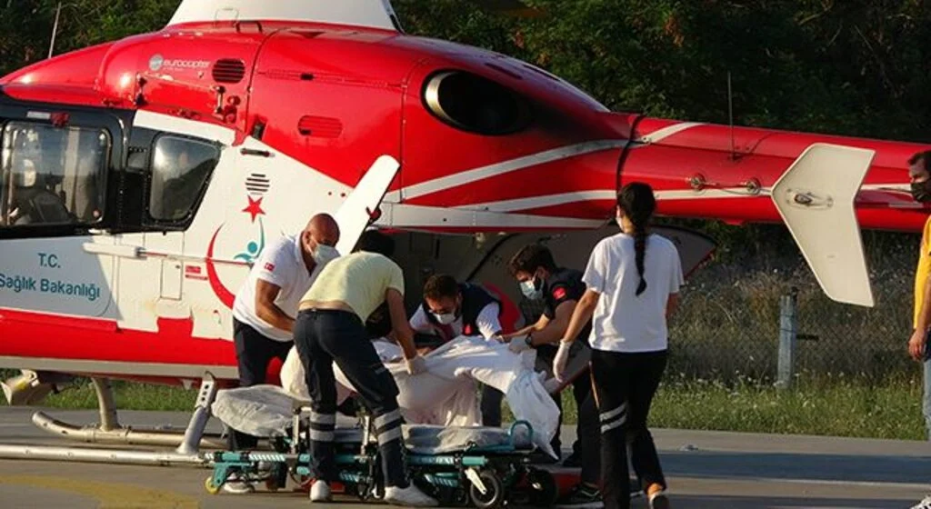 Diyaliz hastası kadın ambulans helikopterle hastaneye yetiştirildi