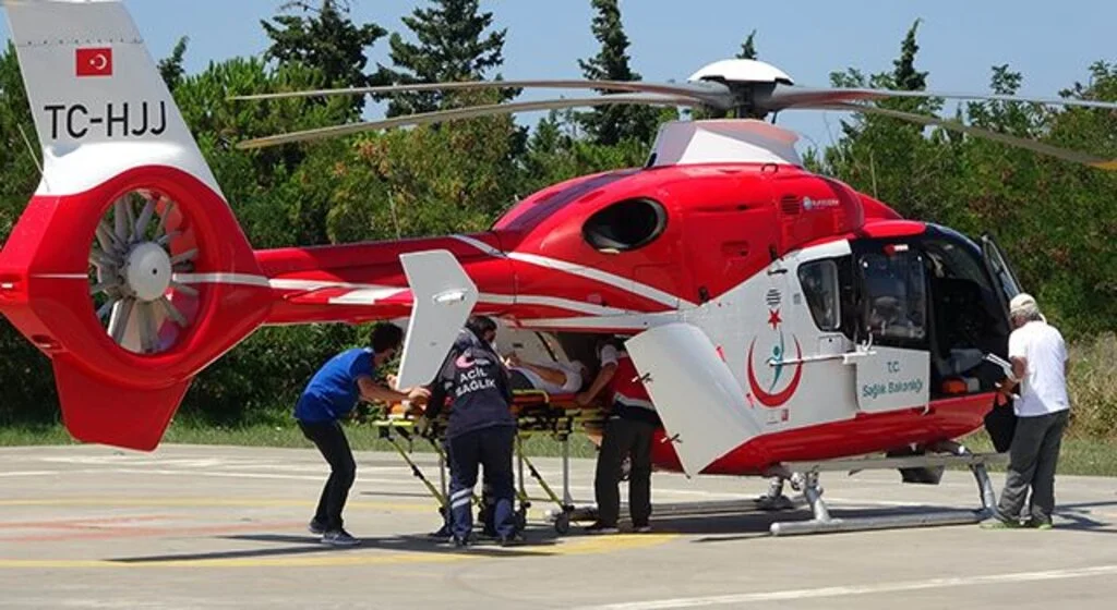 Duvardan düşen üniversiteli kızın yardımına ambulans helikopter yetişti