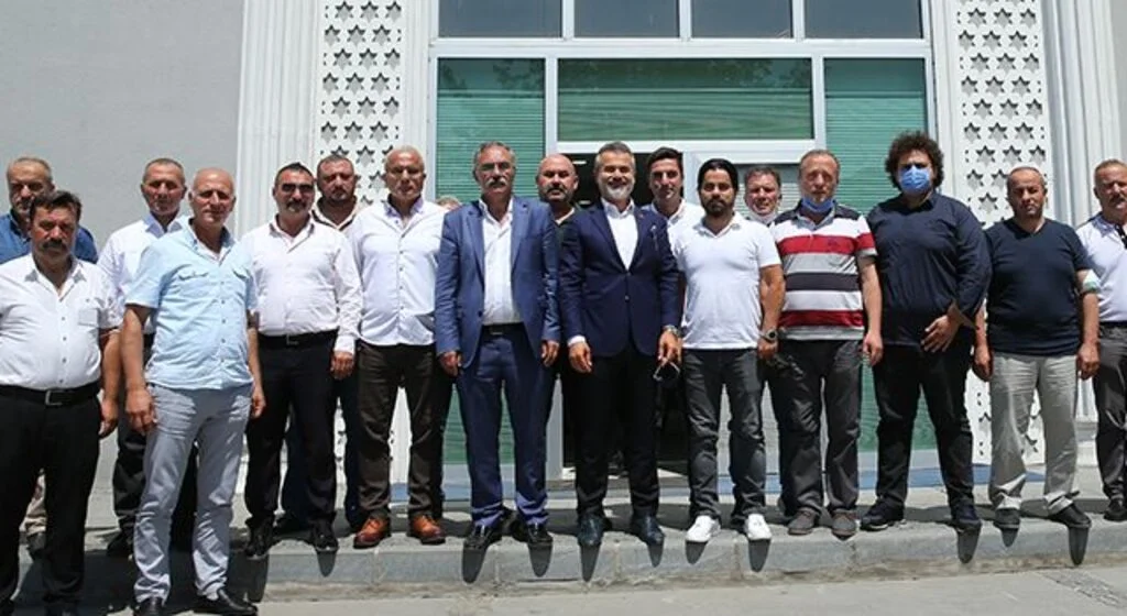 Eski Bakan Kılıç esnafları dinledi