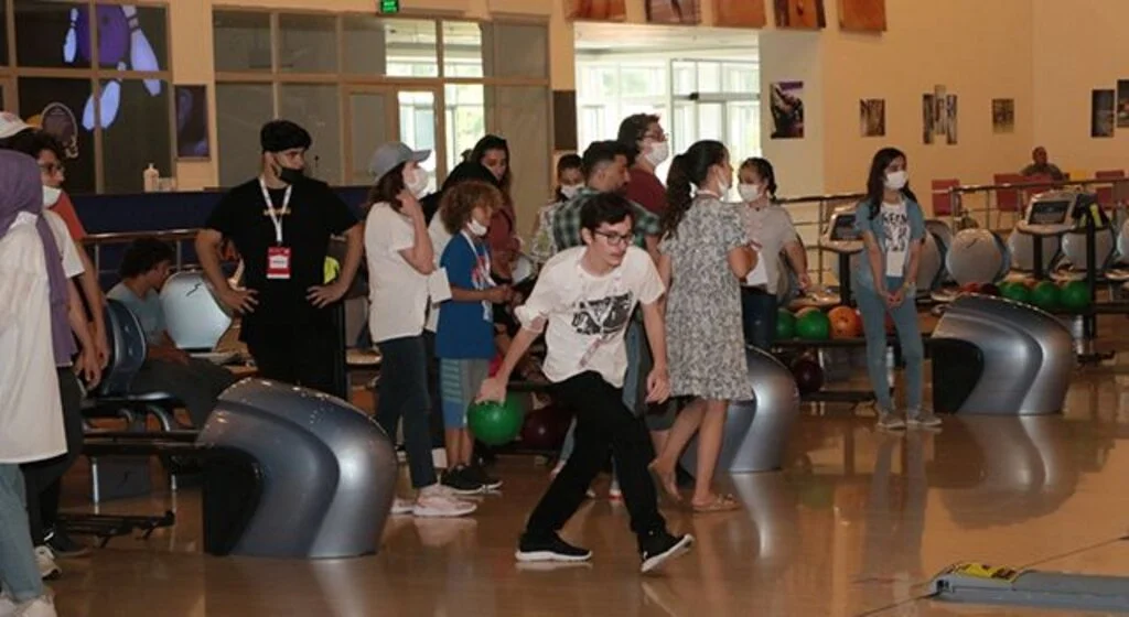 Gençlere Bowling Etkinliği