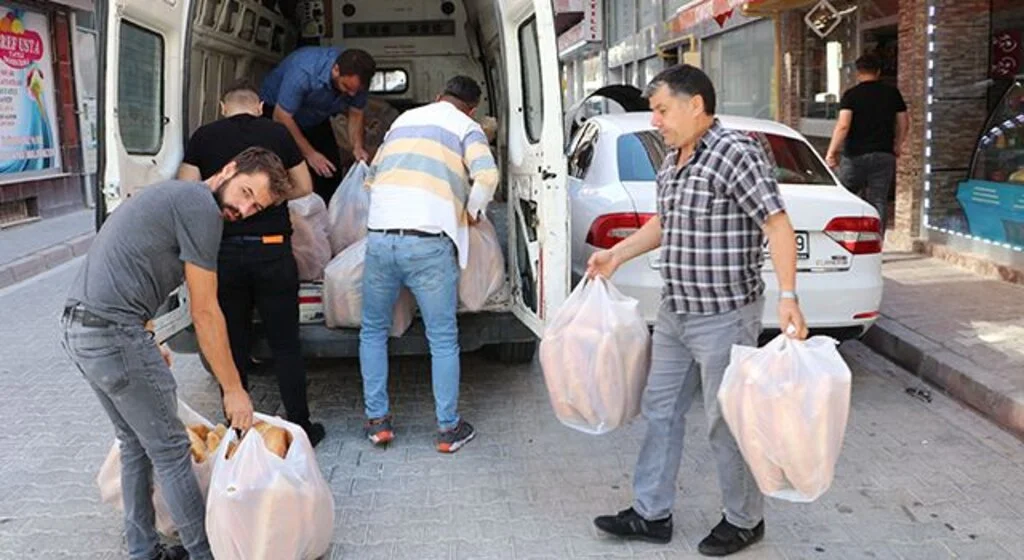 Havza'dan Ayancık'a ekmek desteği