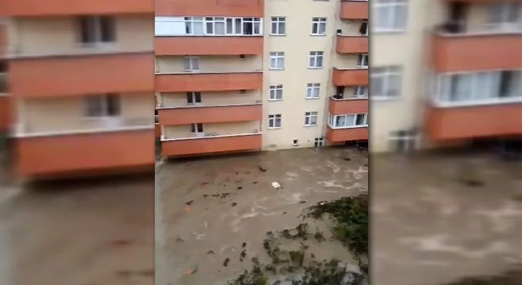 HES patladı ilçe sular altında kaldı: 1 ölü