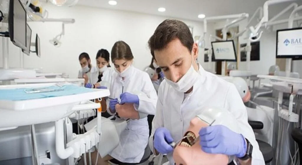 Küresel diş hekimliği uygulamalarını yerinde gözlemleyecekler