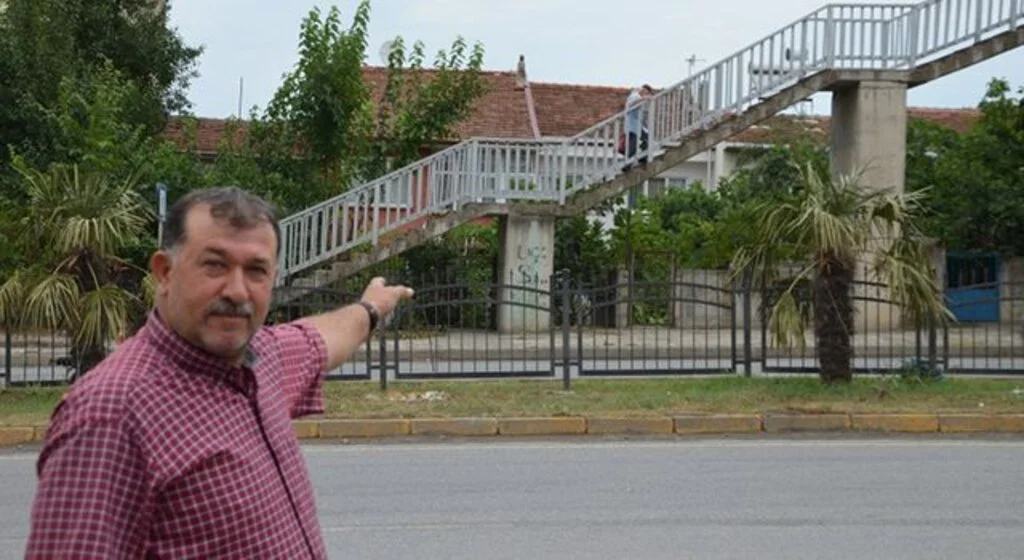 Muhtar üst geçide asansör istiyor 