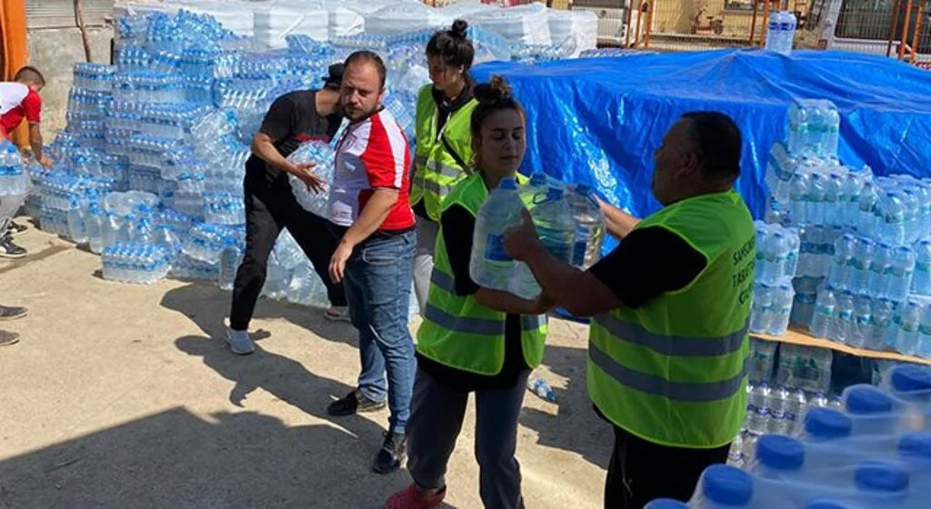 Samsun'dan Sinop'taki selzedelere 2 tır yardım malzemesi gönderildi