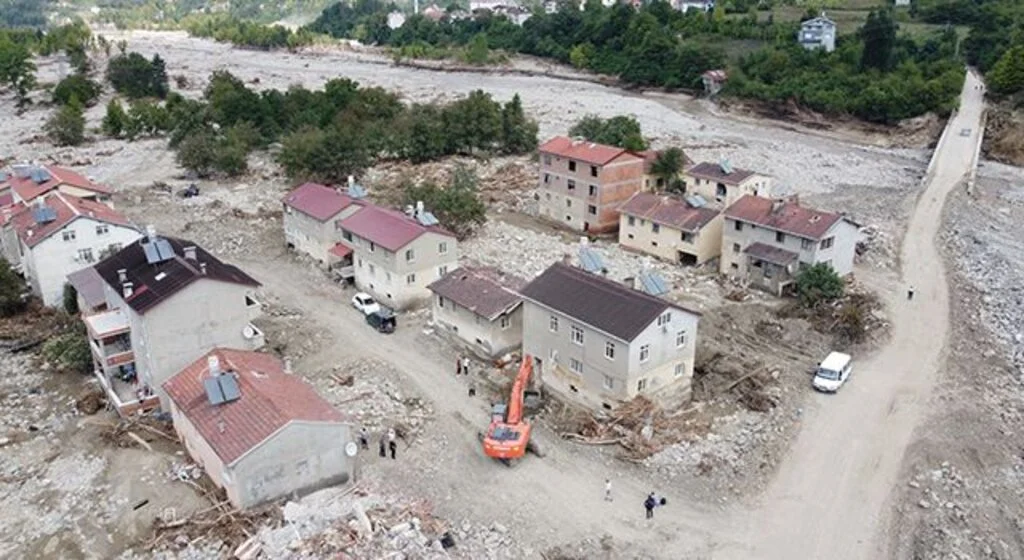 Selin vurduğu binalar tahliye ediliyor
