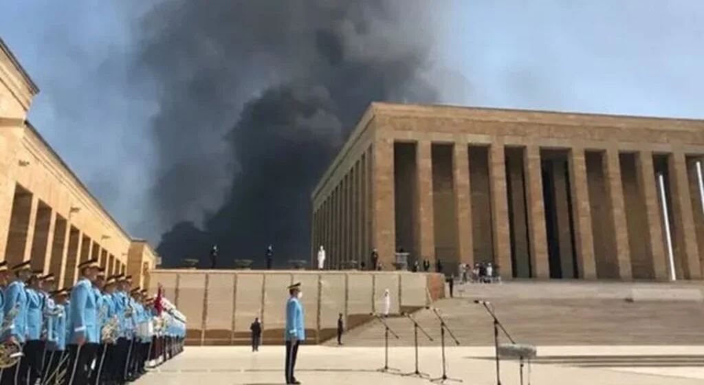 Son Dakika: Ankara'da korkutan yangın! Dumanlar Anıtkabir'e ulaştı