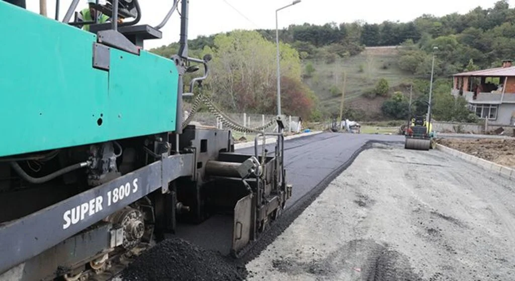 Tren yolu sakinleri asfalta kavuştu
