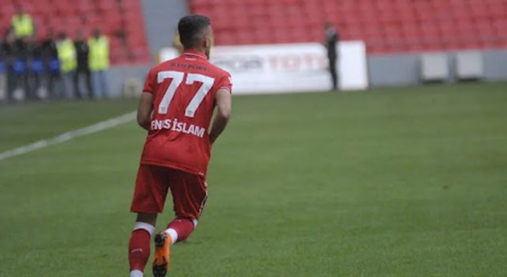 Yılport Samsunspor'da Enes İslam İlkin Takımdan Ayrıldı