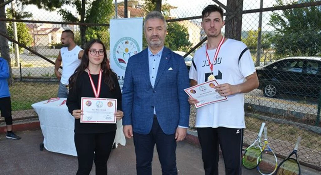 19 Mayıs ilçesinde tenis turnuvası