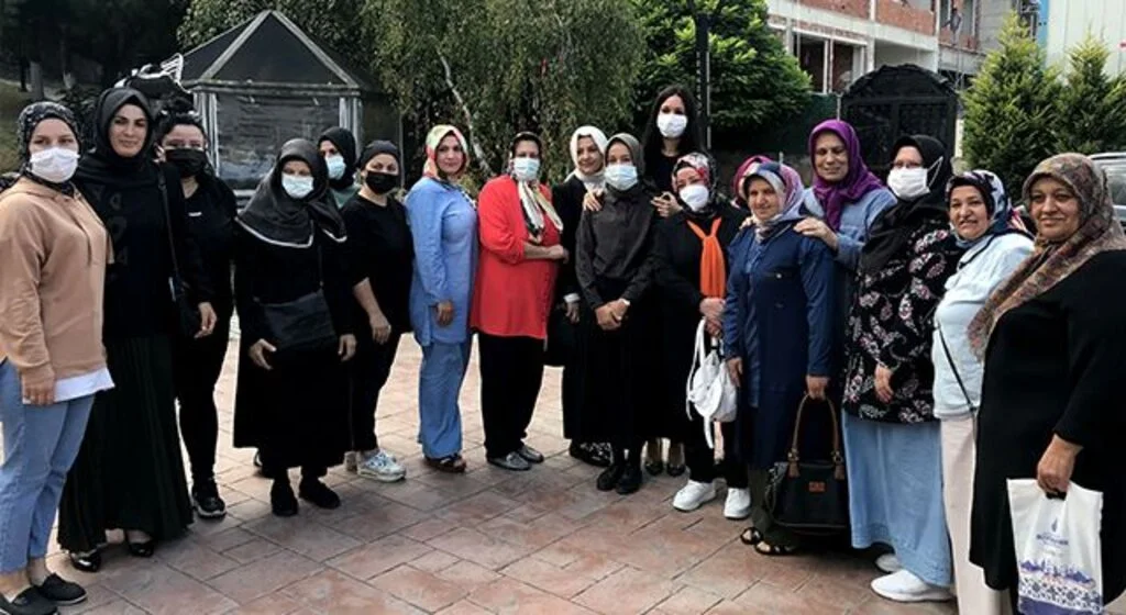 AK Partili Çiğdem Karaaslan: Yürüdüğümüz yol güllük gülistanlık değil