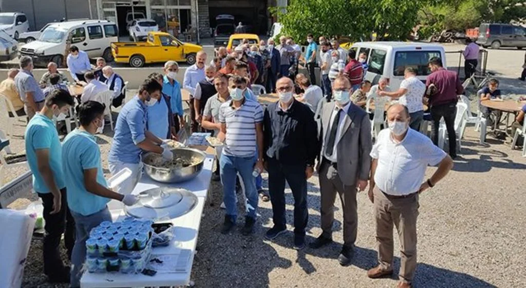 Alaçam'da Ahilik pilavı dağıtıldı