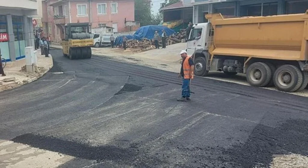 Alaçam'da sıcak asfalt atağı