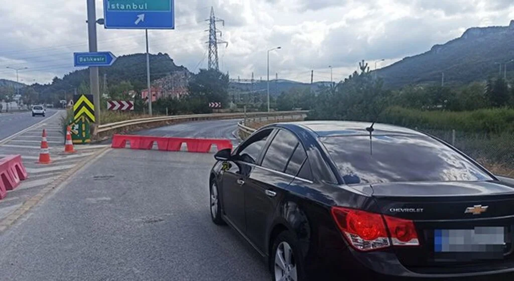 Ankara-İzmir Çevre Otoyolu çalışmalar sebebiyle kapanınca sürücüler isyan etti