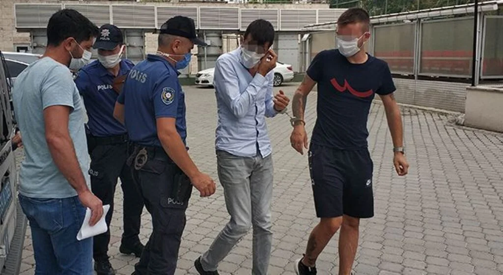 Araç gasp ettikleri iddia edilen kardeşlere gözaltı