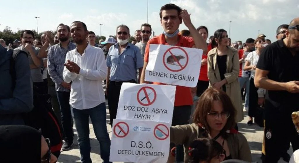 Aşı karşıtlarından miting