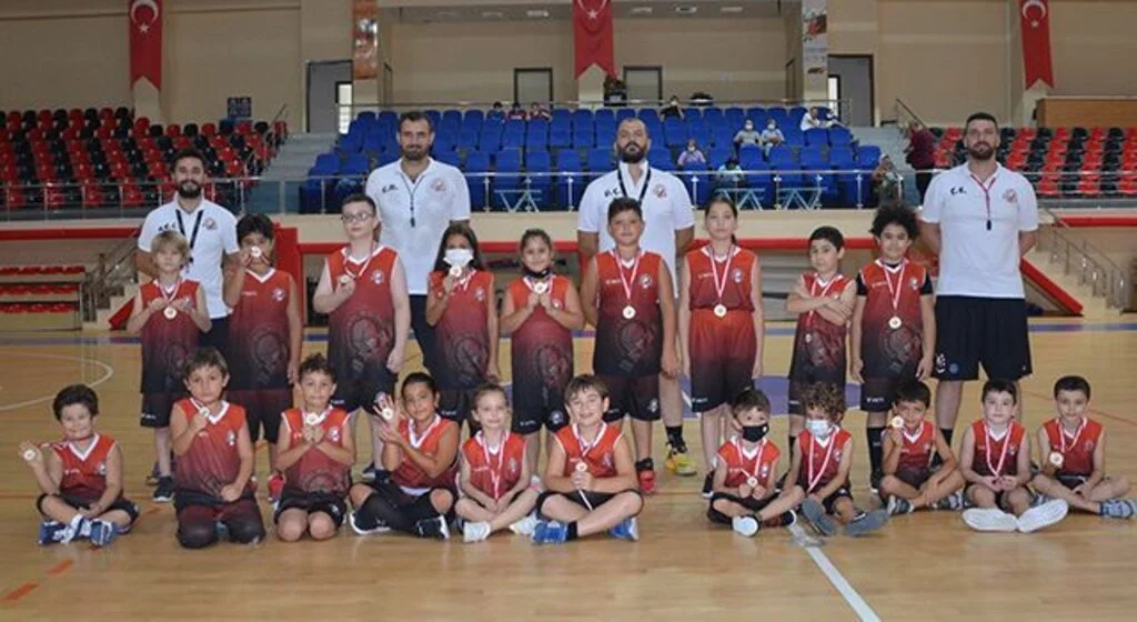 Bafra’da geleceğin basketbolcuları yetişiyor