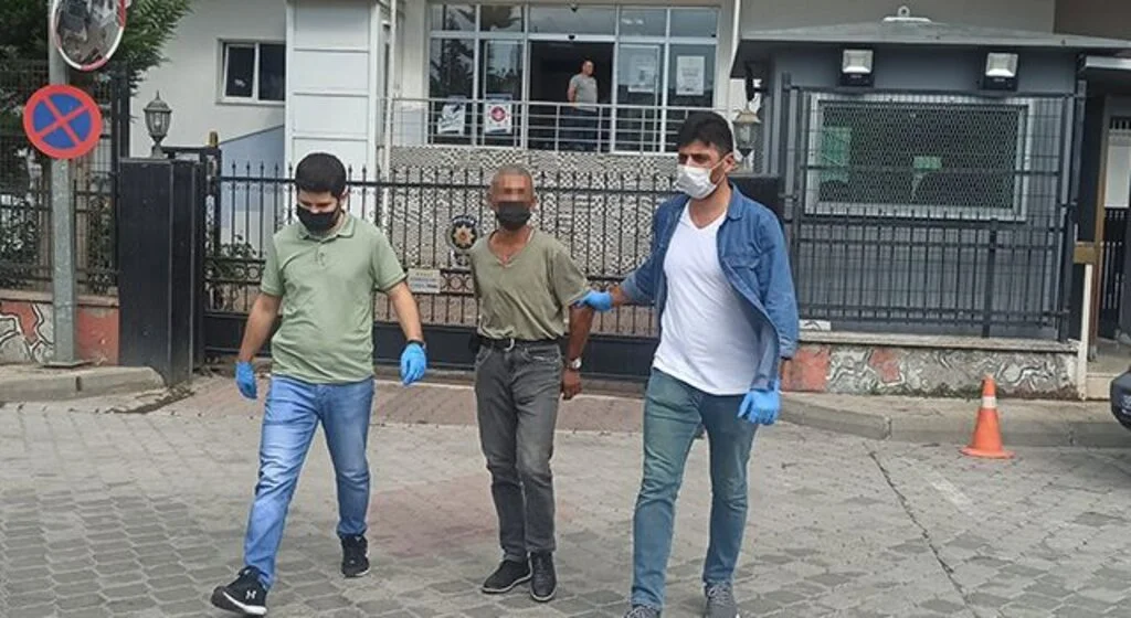 Bafra'da Park Halindeki Araçtan Hırsızlık