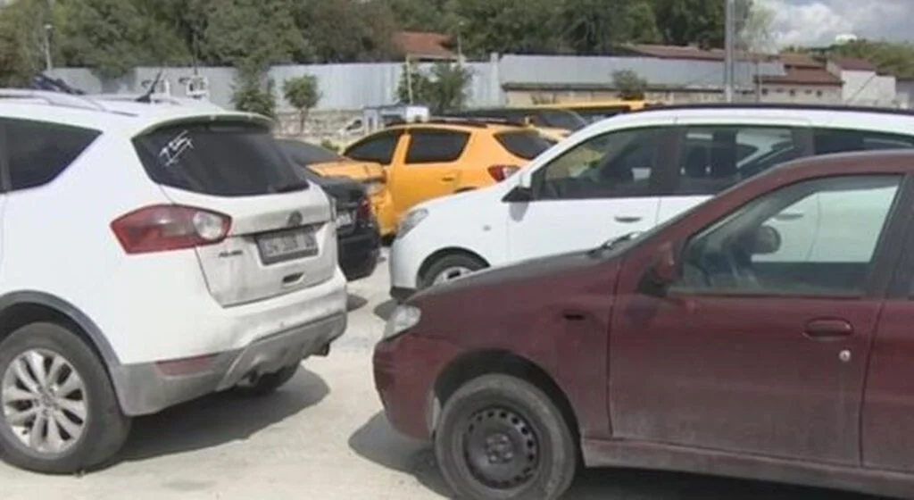 Burada araçlar yarı fiyatına satılıyor! Piyasa değeri 400 bin lira olan ikinci el araca 200 bin lira indirim yapılıyor