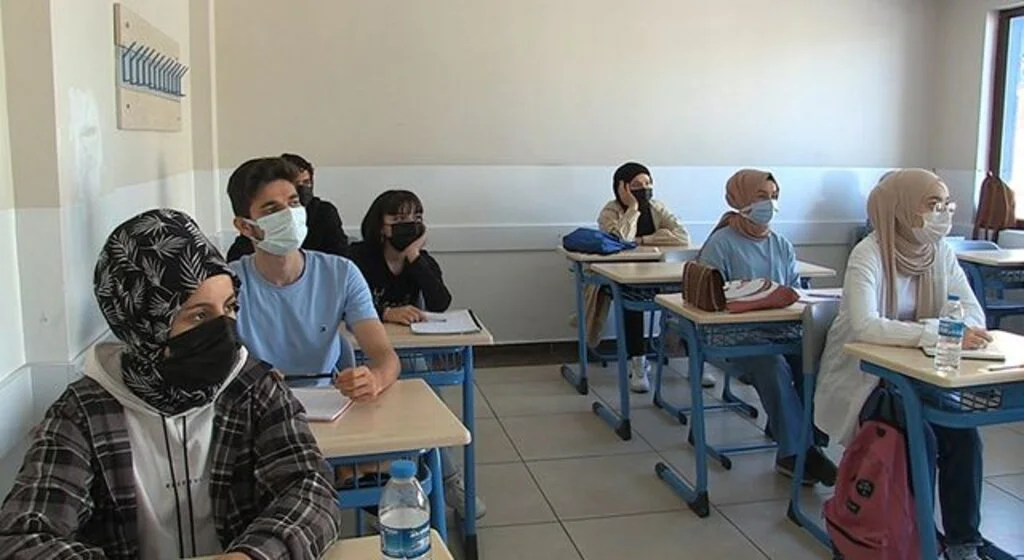Canik’te YKS hazırlık okulu öğrencileri ders başı yaptı