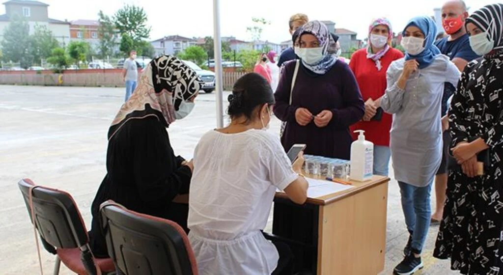 Çarşamba'da 'çocuklar okula, veliler aşıya'
