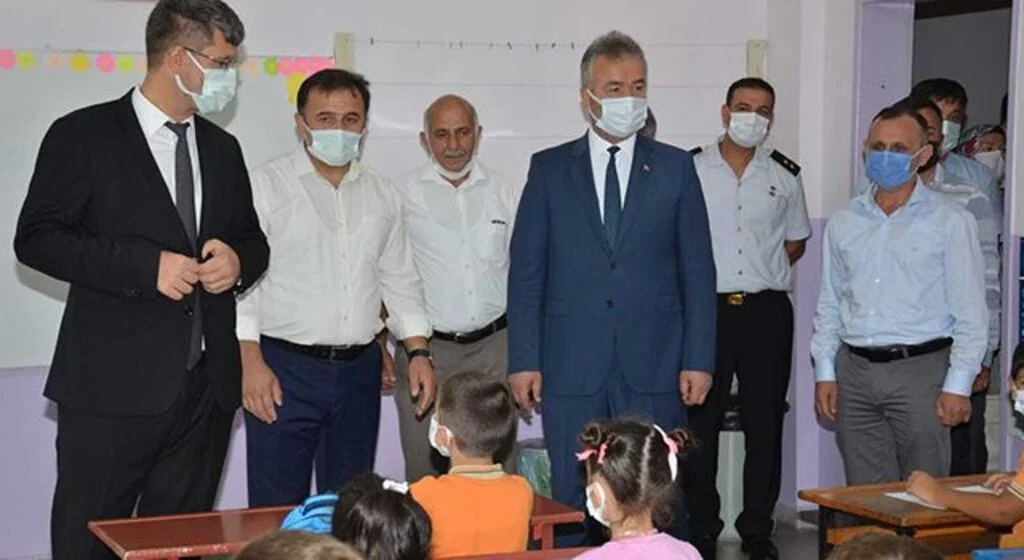 'Çocuklar okula veliler aşıya'