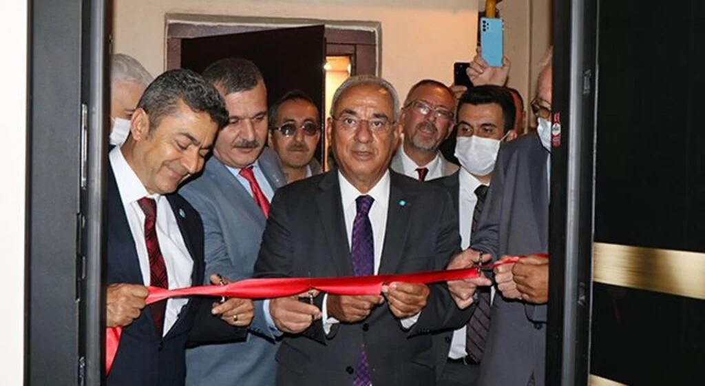 DSP Genel Başkanı Önder Aksakal İl Başkanlığı binasının açılışını yaptı
