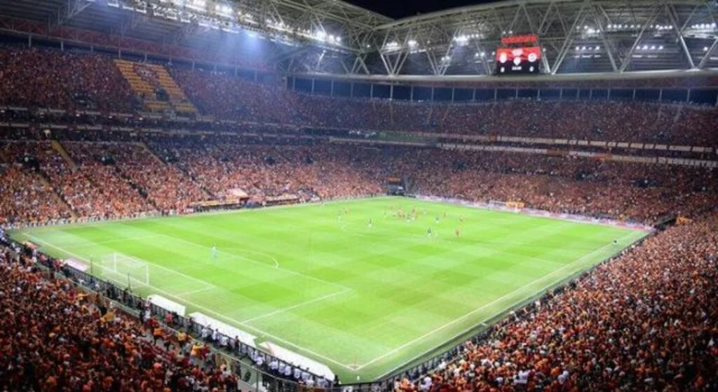 Galatasaray'da stadyumun adı değişiyor!